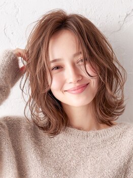 イルミナカラーで透明感とツヤ感を実現し、軽やかな質感でクリアな色味を楽しめるが魅力♪