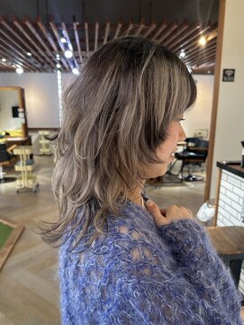 ラフ バイ マグ 南松本(R.A.F. by Mag) 個性派ローライトミルクティーベージュカラーウルフレイヤー