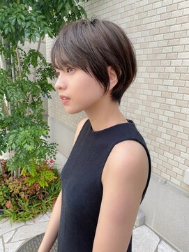 ロンド クラン 岡崎(Lond Clan) 面長でも似合う短め暗髪ひし形丸み低め束感ショート