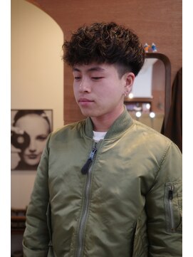 エディ(Edy) マッシュ刈り上げ波巻きスパイラルパーマ波巻きパーマ眉毛カット