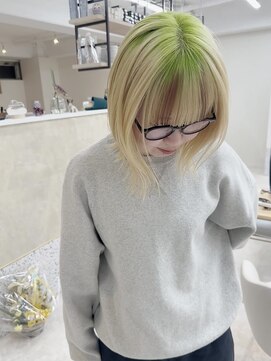 イェッカ パビル(YECCA pabil) グリーンからブランドのデザインカラー