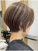 表参道白髪ぼかしハイライトミディアムボブアッシュグレー50代