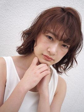 エラ(ELLA) お手入れ楽々ゆるふわパーマと似合わせカラー