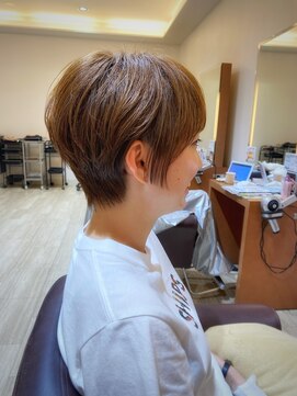 コワファースト パリ バイ アテナ(COIFF1RST PARIS by ATENA) 顔周りスッキリアシメショートボブ