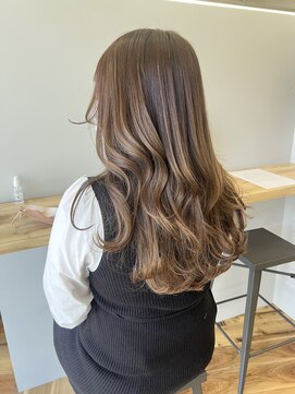 リジー(Litzy) 明るめベージュ