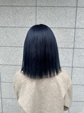 カミビト マヴィー(kamibito mavie) 20代30代大人可愛い透明感インナカラーネイビーボブアッシュ