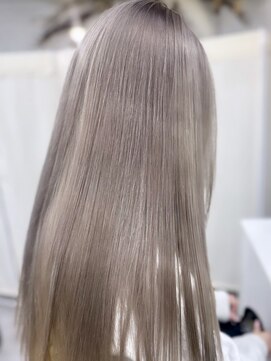 リア(riah) うる艶ハイブリーチカラー/ケアブリーチ使用/ホワイトグレージュ