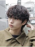 メンズマッシュウルフシャドウパーマ癖毛風無造作センターパート