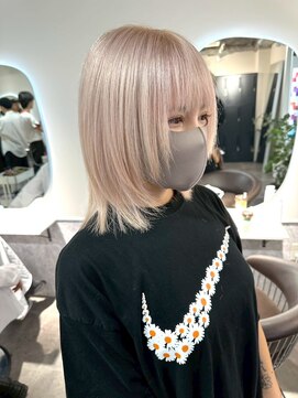 アフィナー(Afinar) 【横浜/横浜駅】ホワイトベージュの柔髪ストレート