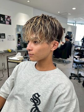 メンズサロン キング 心斎橋店(Men’s salon K!ng) ホワイトメッシュ/ツイスト/ツイスパ/パーマ/メンズ/眉毛/心斎橋