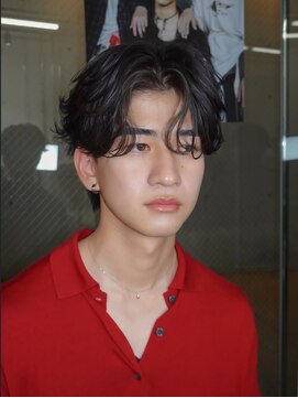 ピア ヤクイン(Pia Yakuin) センターパート×カルマパーマ