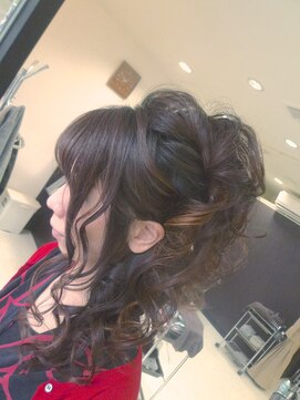 ヘアセットサロンエッジ(Edge) 大人ガーリィーサイドアップ