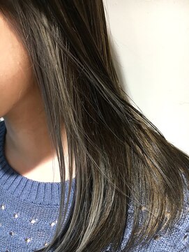 ヘアサロンキュー(hair salon que) ダークアッシュ×グレーインナーカラー
