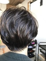 チルハウス(Chill-hus) 20代30代ハイライト襟足すっきり大人くせ毛風レイヤーショート