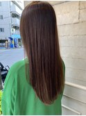 暗めで透明感のあるオリーブグレージュ透ける髪色イルミナカラー
