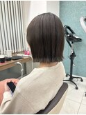 オリーブグレージュ切りっぱなしボブ