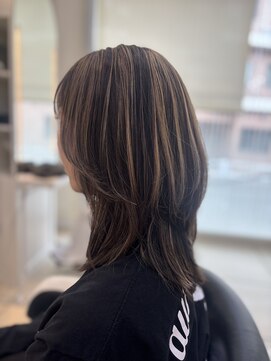 フレア(FLAiR) 30代40代白髪ぼかしハイライトくびれウルフスタイル