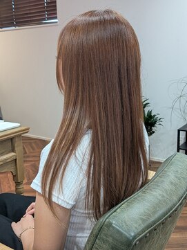 ウィスカーヘアー(whisker hair) ロングレイヤー ピンクベージュ