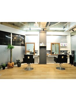 自宅のようにリラックスできる、落ち着いた雰囲気が好評♪お洒落だけど緊張せずに通えるプライベート空間◇