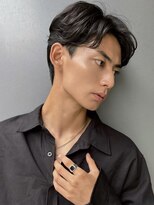 トルネード(TORNADO)&nbsp;色気ある毛流れフェザーパーマアップバングビジネスシーンt103