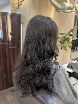 キャラ 池袋本店(CHARA) 無造作エアウェーブのロングヘアでお洒落と可愛さ爆上げ【貴也】