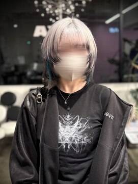 ディーカヘアーセンダイ(Di KA HAIR sendai) ホワイトシルバー×ブラック×ターコイズ