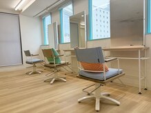 hair mah. 天満橋【ヘアーマー】【6月12日　NEW OPEN（予定）】の雰囲気（開放感と清潔感のある店内で、肩ひじ張らずに過ごせるのが◎）