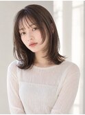 顔周りレイヤー ダークアッシュ 外ハネミディアムヘア 20代30代