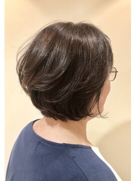 テラス アヴェダ 大丸心斎橋店(Terrace AVEDA) 前下がりショートボブ