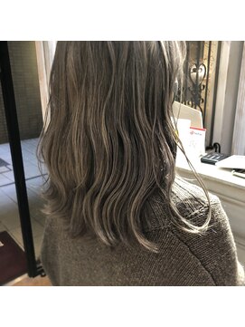 アンベリール(Embellir) グレージュ