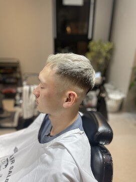 ニーキュウヨン バーバーズストア(294 BARBER's Store) スキンフェード