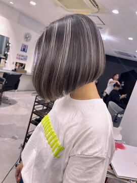 キング 梅田(K!ng) ホワイトハイライトハイライトカラーコントラストハイライト