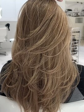 シエロビューティー(CIELO beauty) ハイライトカラーミルクティーベージュレイヤーカット