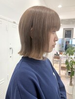 ハイトーン切りっぱなしショートボブミルクティーピンクベージュ