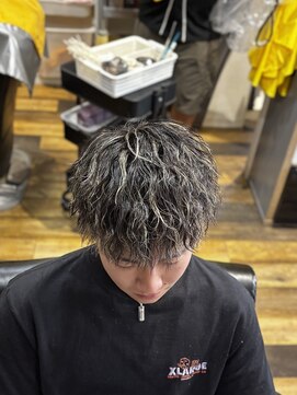 バーバーブロス(BAR BER bro's) ツイストスパイラル×メッシュ/ハイライト/浦安/メンズパーマ