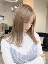 ルトワプラス(Lutowa plus)&nbsp;柔らかベージュカラー×ナチュラル外ハネミディアム［西条下見］