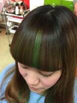 トリプルエイチ(HHH for hair) 大人可愛い耳かけグリーンのハイトーンカラー♪