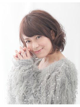 アヴソリューク(Absoluk) ボブニュアンスカーリー。