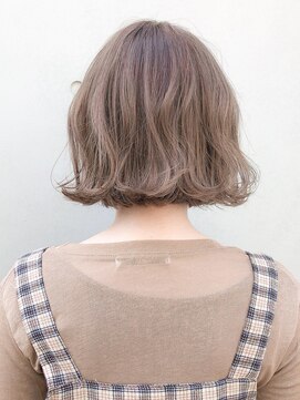 ルティア(Lutia) 切りっぱなしボブで甘辛に！