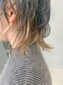 テトヘアー(teto hair) ウルフカット、インナーカラー、アッシュグレー、ツートーン