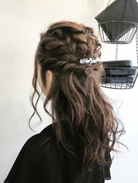 グロウ 丸の内(GLOW) ハーフアップ