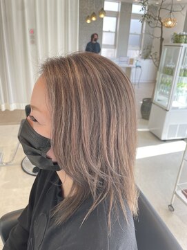 シザーズトリックス ノーブル(scissorstrix Noble) ハイライト白髪ぼかし