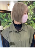 ミニボブ　ベージュ　ハイトーン　ミルクティーベージュ