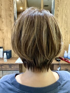 イー(E) 丸みショート