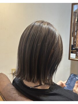 ボタニカ(Botanica) ボブ/外ハネボブ/レイヤーカット /細めハイライト/白髪ぼかし