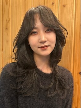 パーマを諦めてコテで巻いていませんか？リピーター続出のoasisのデジタルパーマで絶妙なニュアンス髪へ―