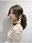 ゆるく束ねた大人ナチュラルポニー