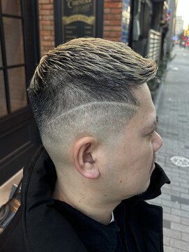 フォーコーナーズ(Four Corners) フェザーアップ/スキンフェード/バーバー/刈り上げ