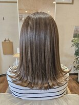 キー(Kii) ハイライト × カーキブラウン