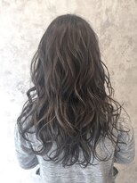 パルフェ ヘアー バイ オーク 九大学研都市(parfait hair byOAK)&nbsp;モノトーングレー　ロング